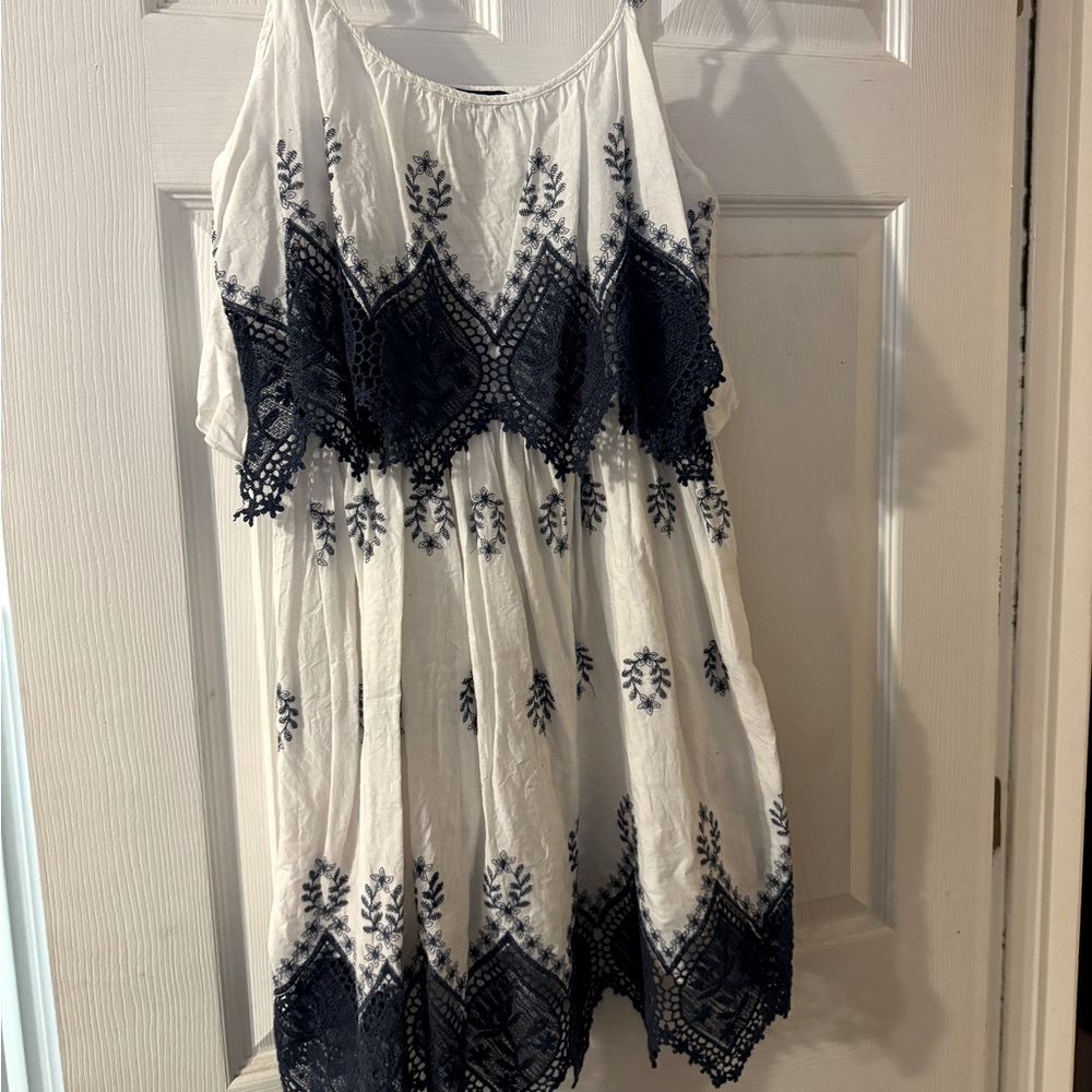 Beautifully detailed lined sundress size Large